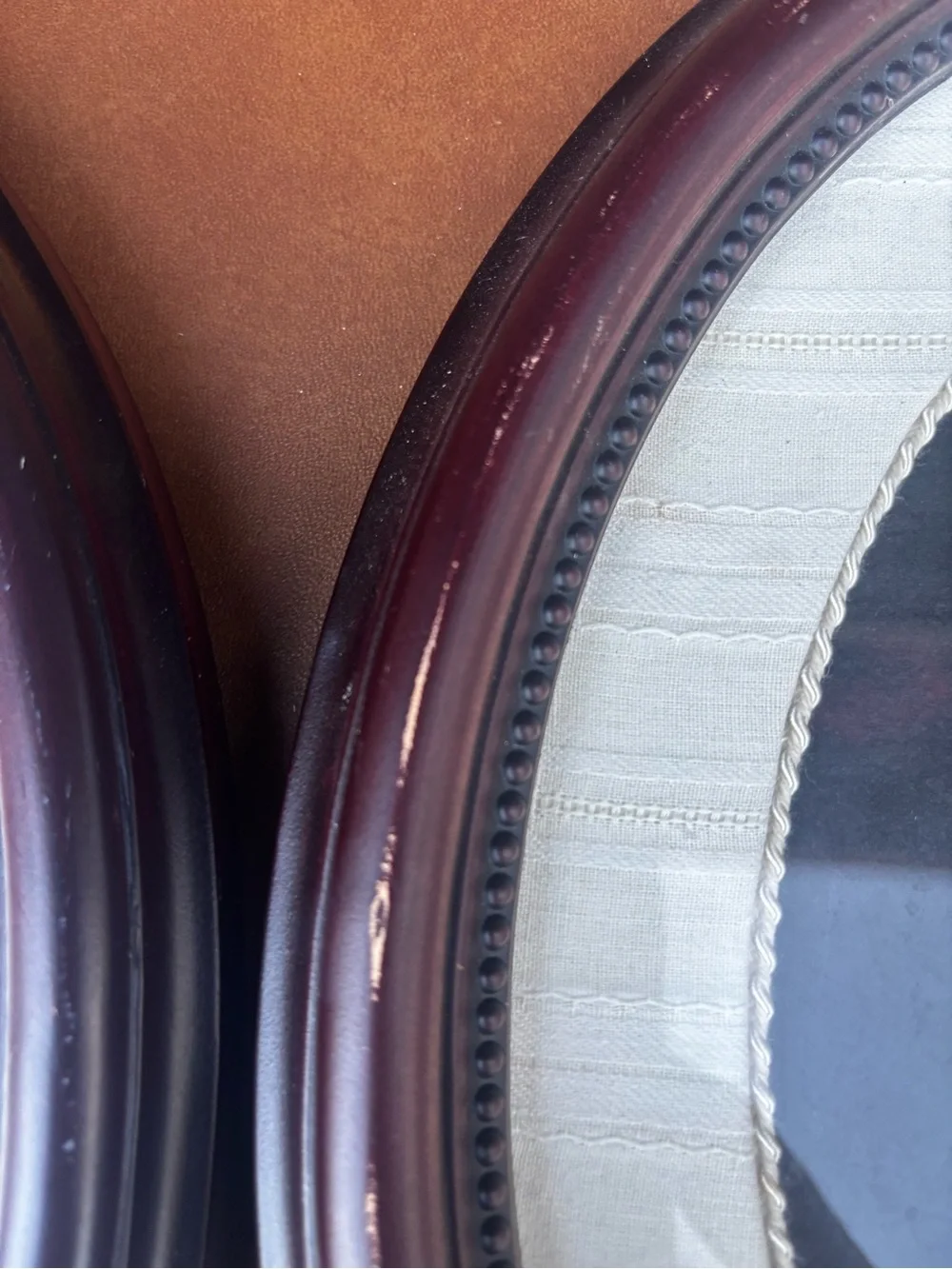 Pair of Oval Mahogany Picture Frames with Linen Mat - vintage 8x10 - Picture 6 of 8